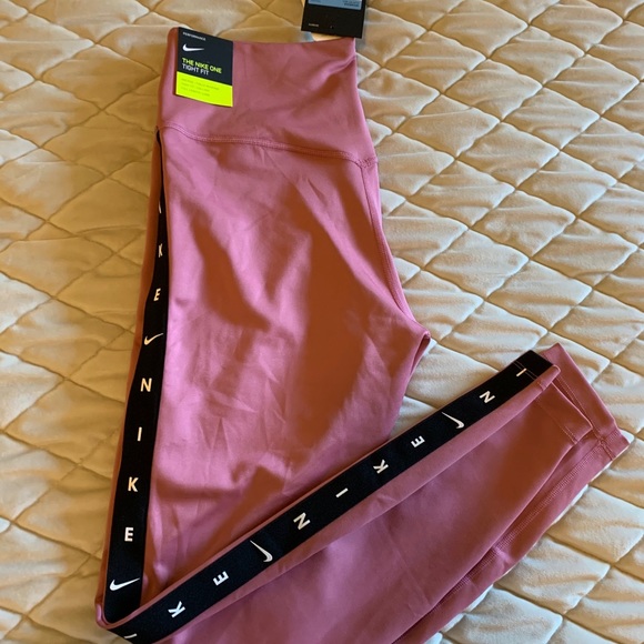 Logo Ribbon Nike Leggings NEW WITH TAGS - Picture 2 of 9